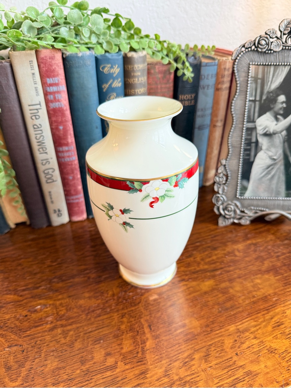 Pfaltzgraff Cream Festive Floral Bone China Christmas Vase - Picture 9 of 13